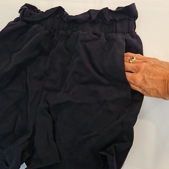 H&M Black paperbag shorts size 2 - Picture 5 of 8